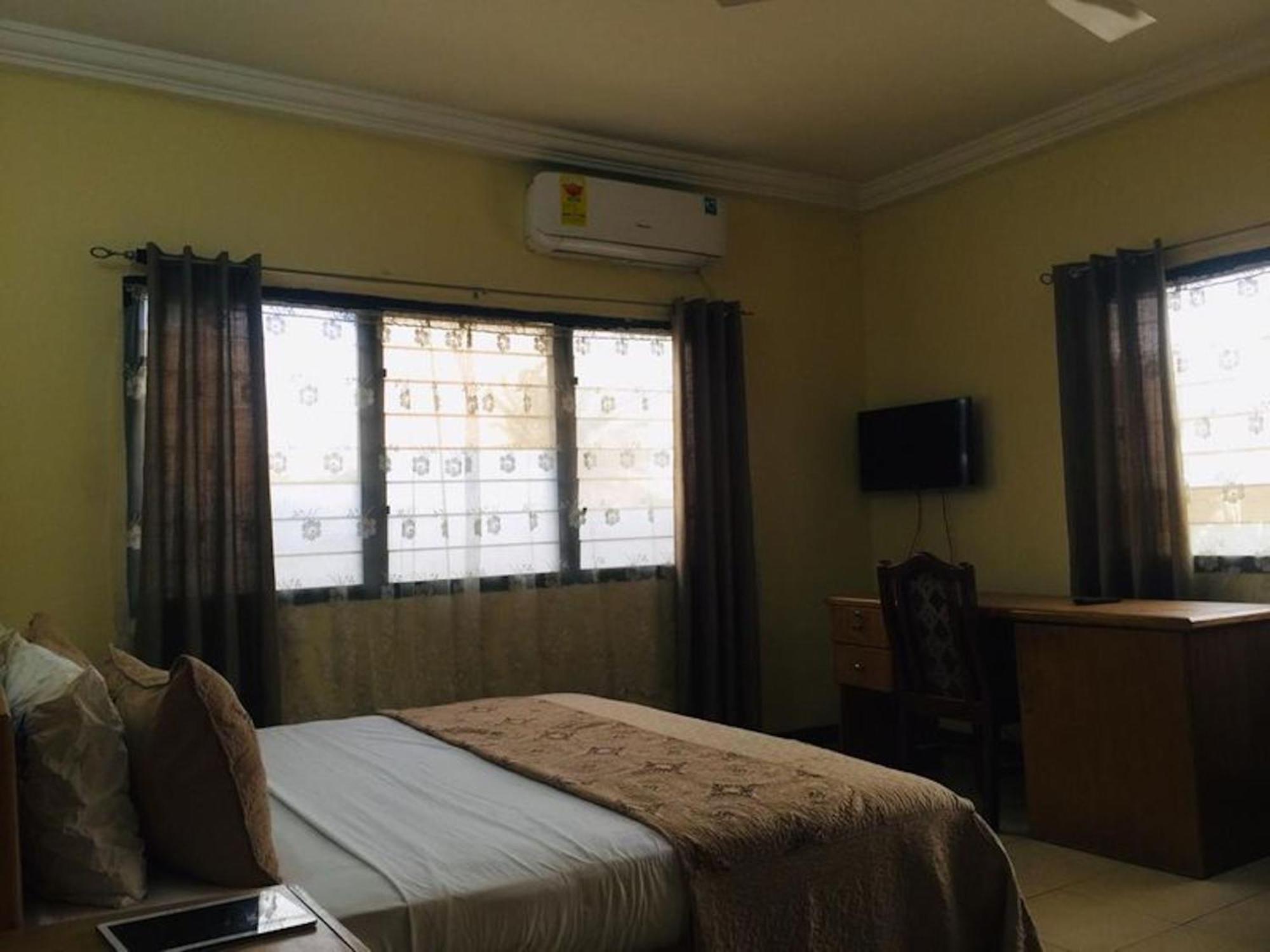 Room In Bb - Double Room With Garden View Acra Exterior foto